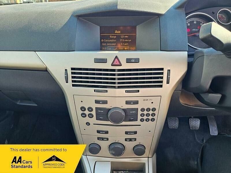 Used Vauxhall Astra 90 HP (66 kW) 2008 Silver Hatchback
