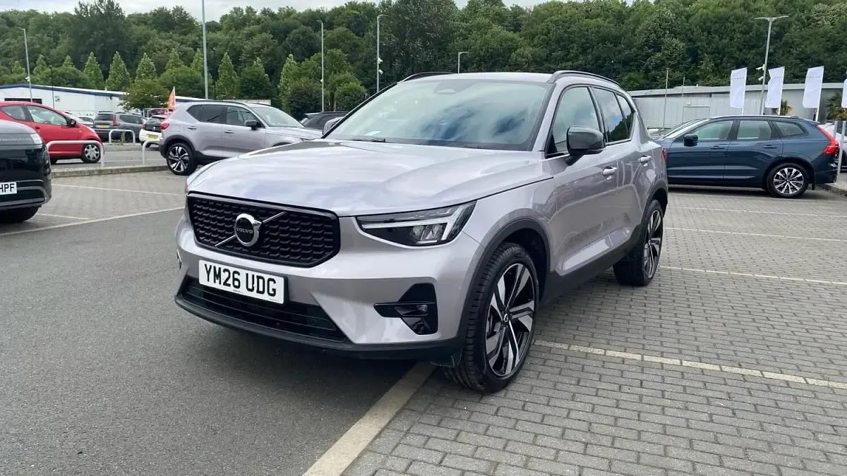 New Volvo XC40 Plus 163 HP (119 kW) 2026 Silver SUV