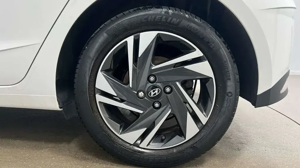 Używany Hyundai i20 SE 99 KM (72 kW) 2021 Biały Hatchback