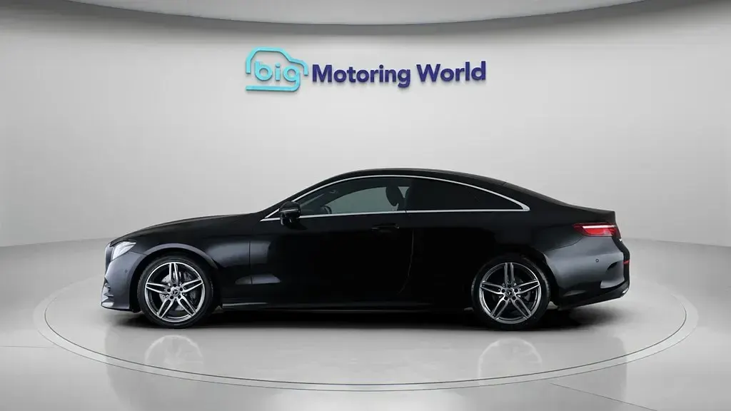Usado Mercedes E220 AMG line 194 HP (142 kW) 2019 Preto Coupé