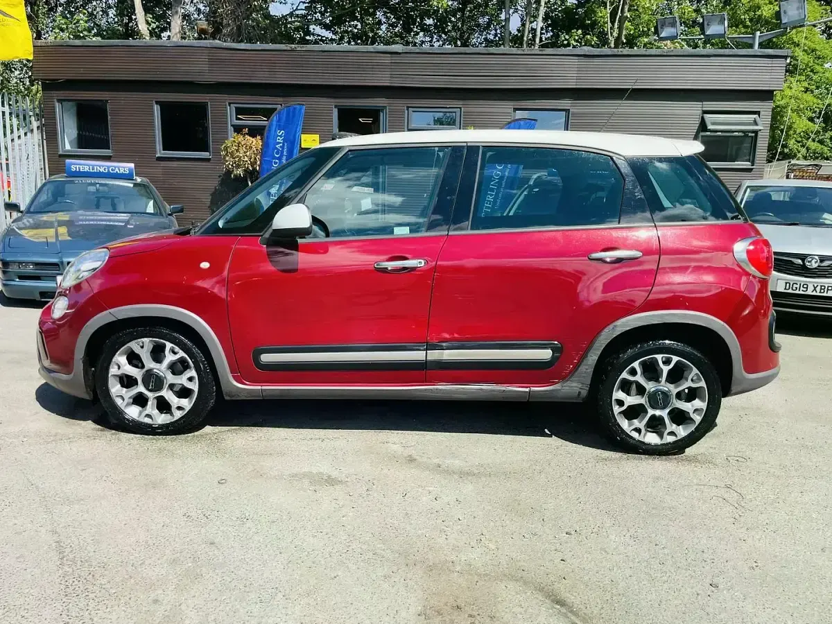 Used Fiat 500L Trekking 2014 Red/white MPV