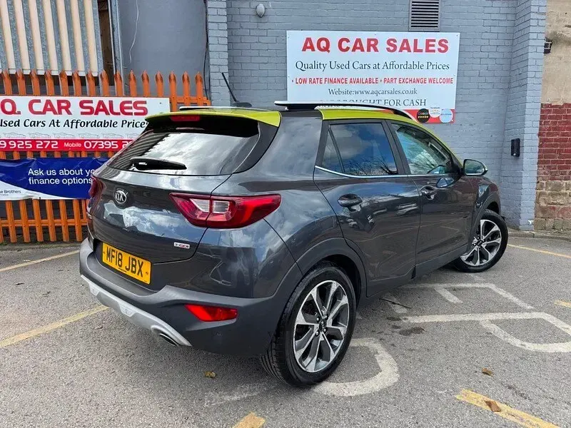 Usado Kia Stonic First Edition 118 CV (86 kW) 2018 Gris SUV