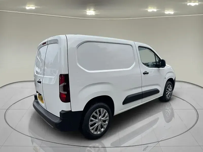 Used Citroën Berlingo PureTech 110 HP (80 kW) 2019 White MPV