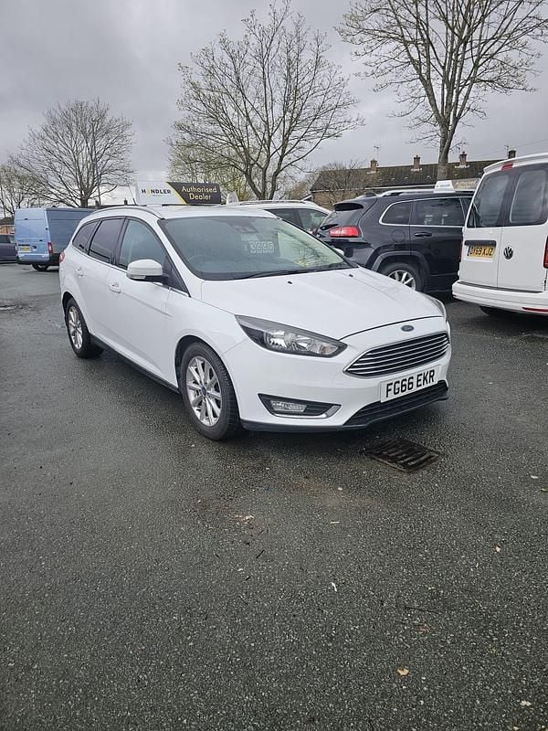 Used Ford Focus Titanium 2016 White Estate