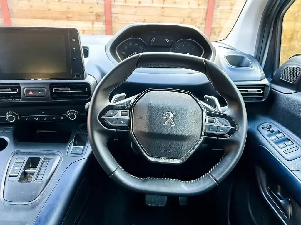 Używany Peugeot Rifter Access 131 KM (96 kW) 2022 Szary Minivan