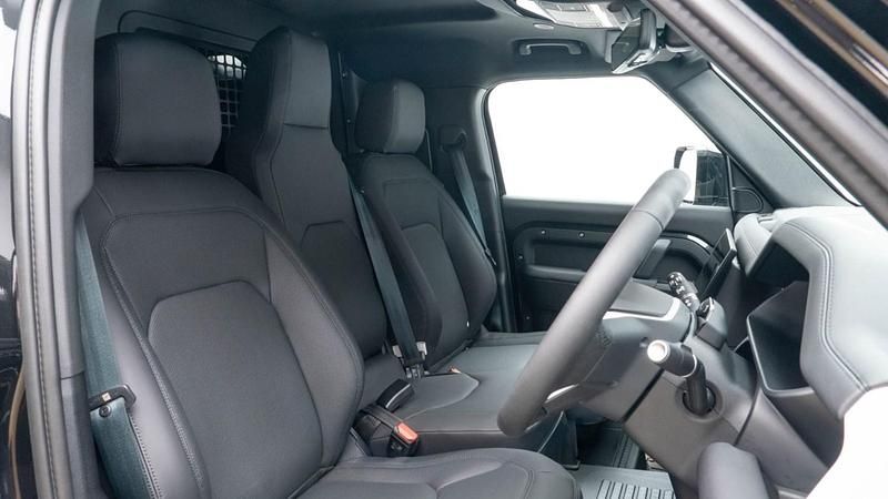 New Land Rover Defender SE Dynamic 2026 SUV