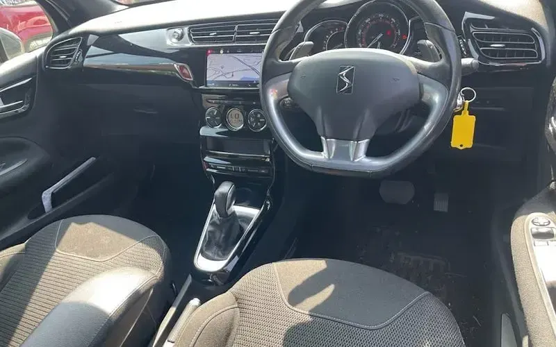 Used DS Automobiles DS3 Connected Chic 110 HP (80 kW) 2019 White Hatchback