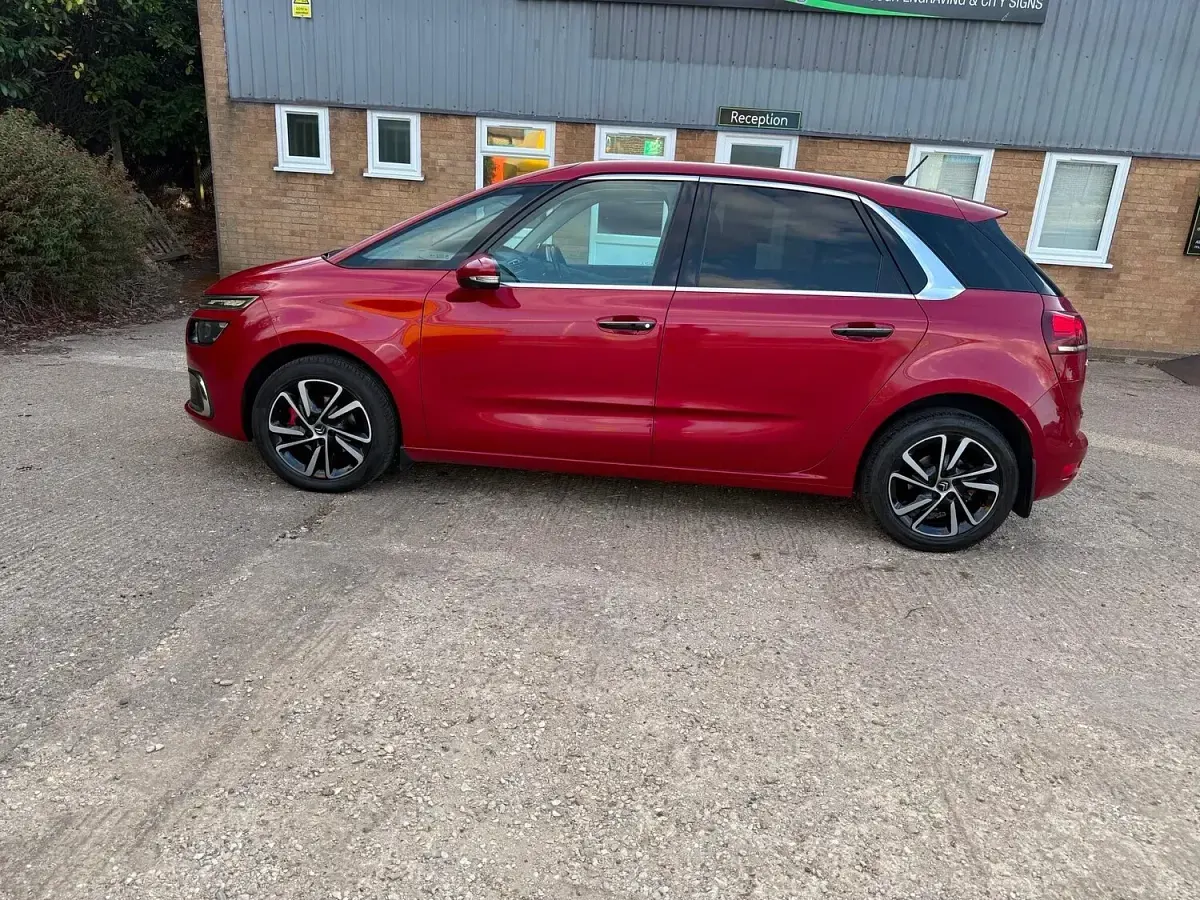 Used Citroën C4 Picasso Flair 2017 Red MPV