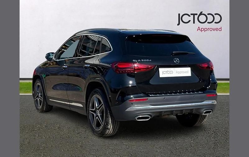 Used Mercedes GLA200 Executive 150 HP (110 kW) 2024 Black SUV