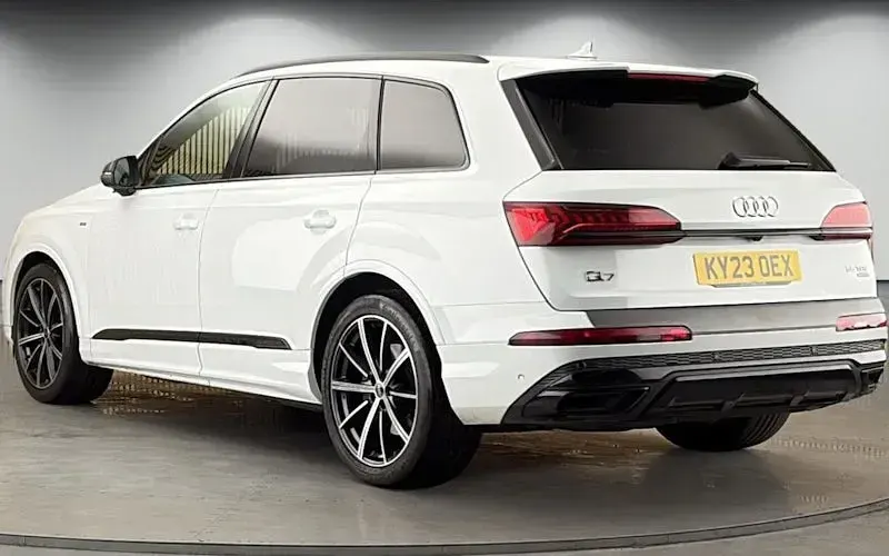 Używany Audi Q7 Black Edition 340 KM (250 kW) 2023 Biały SUV