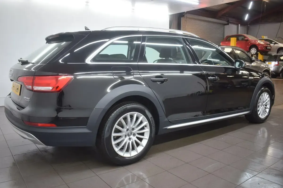 Used Audi A4 Allroad 190 HP (139 kW) 2017 Black Estate