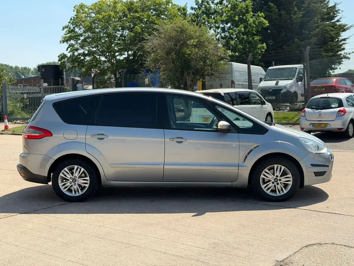 Used Ford S-MAX Zetec 115 HP (84 kW) 2013 Silver MPV