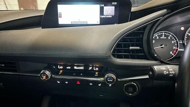 Begagnad Mazda 3 Inclusive 186 HK (136 kW) 2021 Vit Sedan