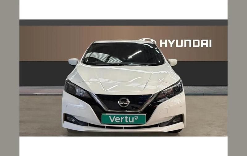 Used Nissan Leaf N-Connecta 110 kW (150 HP) 2020 White Hatchback