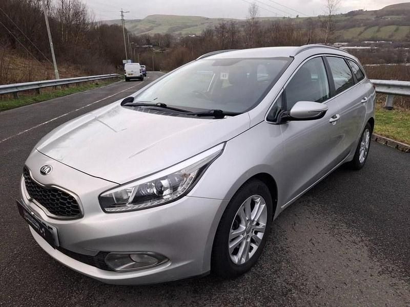 Used Kia Ceed Sportswagon 126 HP (92 kW) 2015 Silver Estate