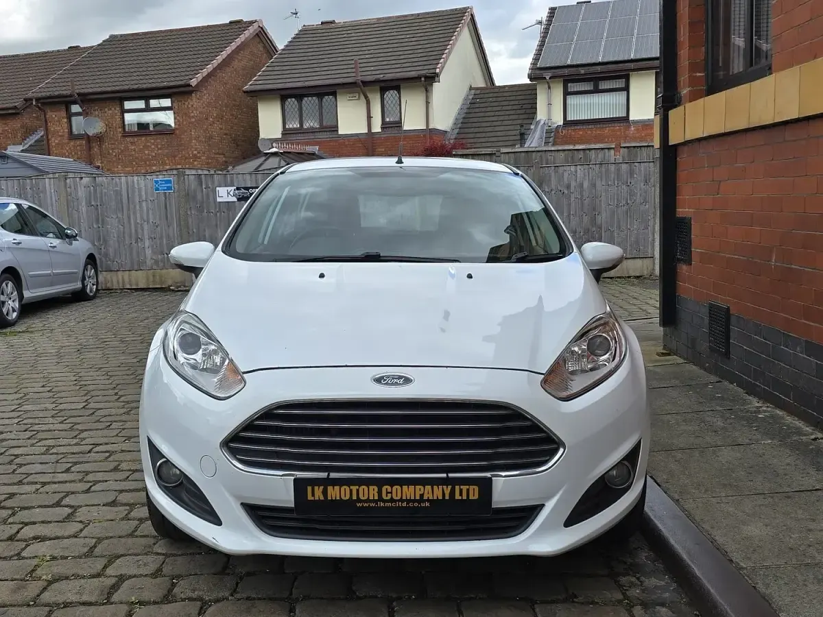 Used Ford Fiesta Zetec 2014 White Hatchback