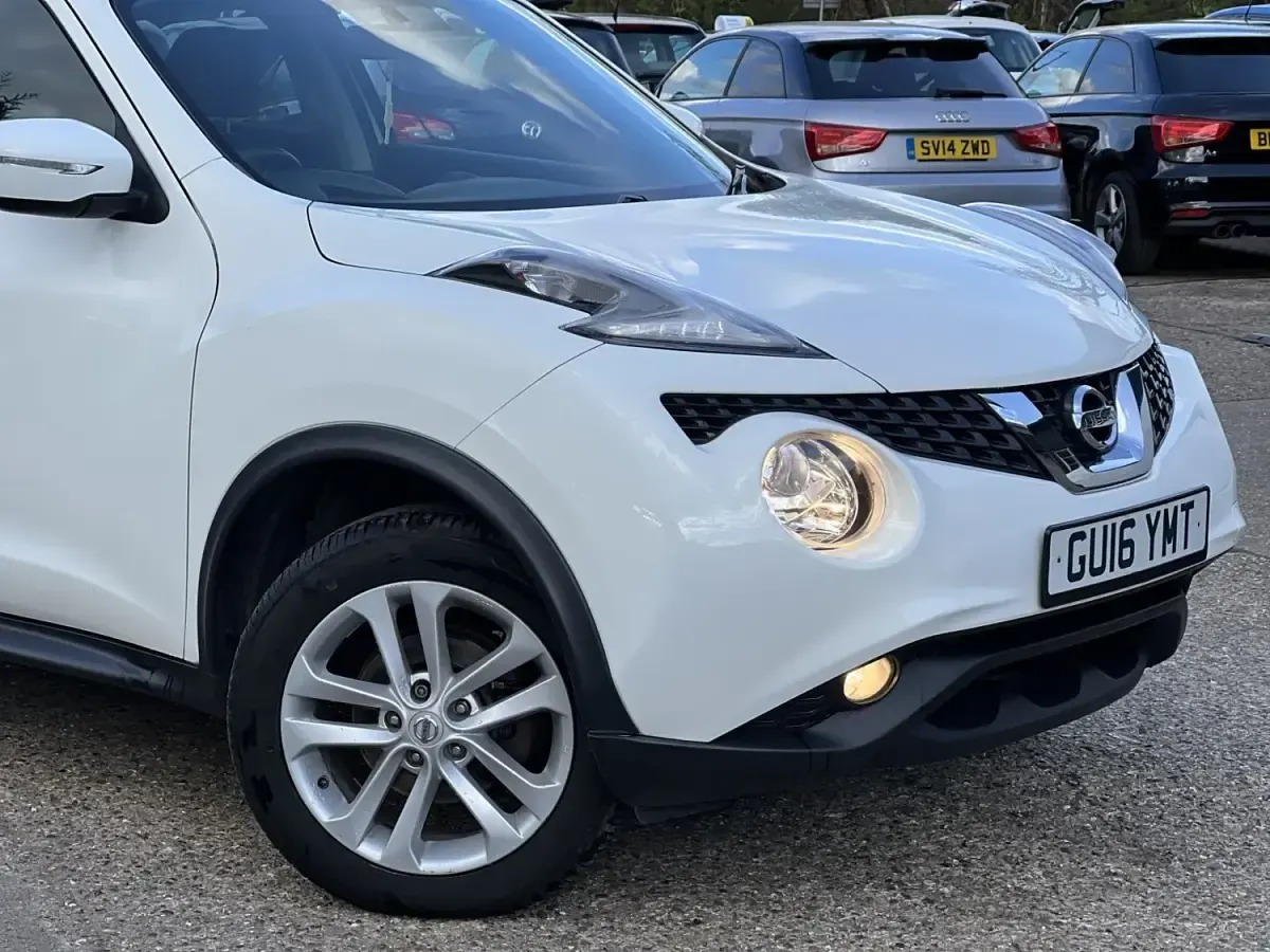 Usado Nissan Juke Acenta 115 HP (84 kW) 2016 Branco SUV