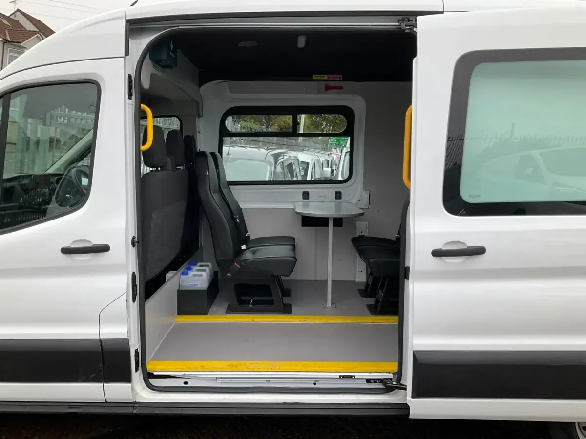 Usado Ford Transit 130 HP (95 kW) 2022 Branco Van