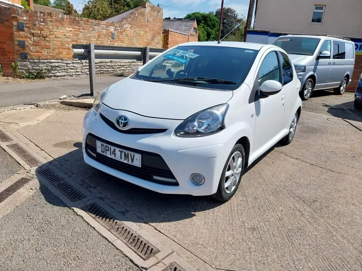 Used Toyota Aygo 2014 White Hatchback