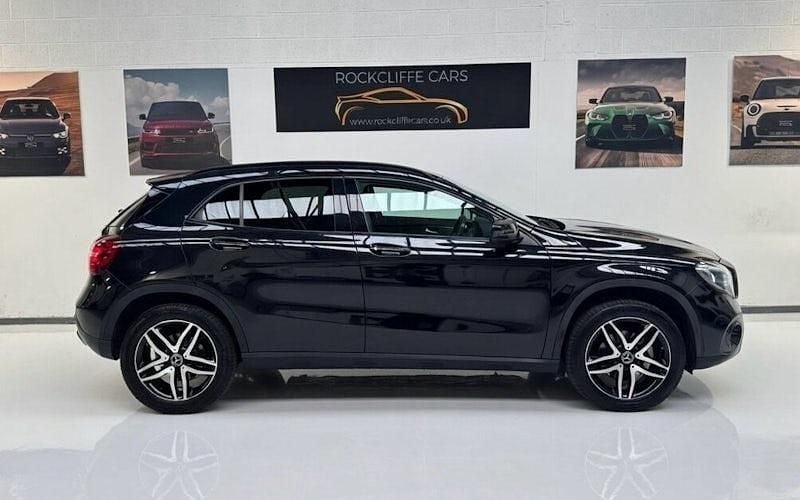 Used Mercedes GLA180 Urban 122 HP (89 kW) 2020 SUV
