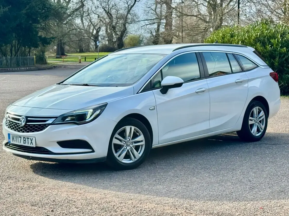 Begagnad Vauxhall Astra 2017 Vit Kombi