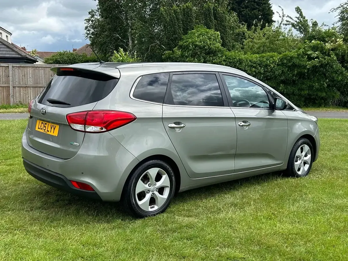 Used Kia Carens 2015 Silver MPV