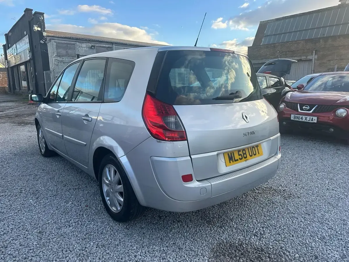 Używany Renault Grand Scénic II Dynamique 106 KM (77 kW) 2008 Srebrny Minivan