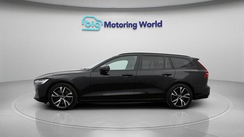 Used Volvo V60 R-Design 350 HP (257 kW) 2022 Black Estate