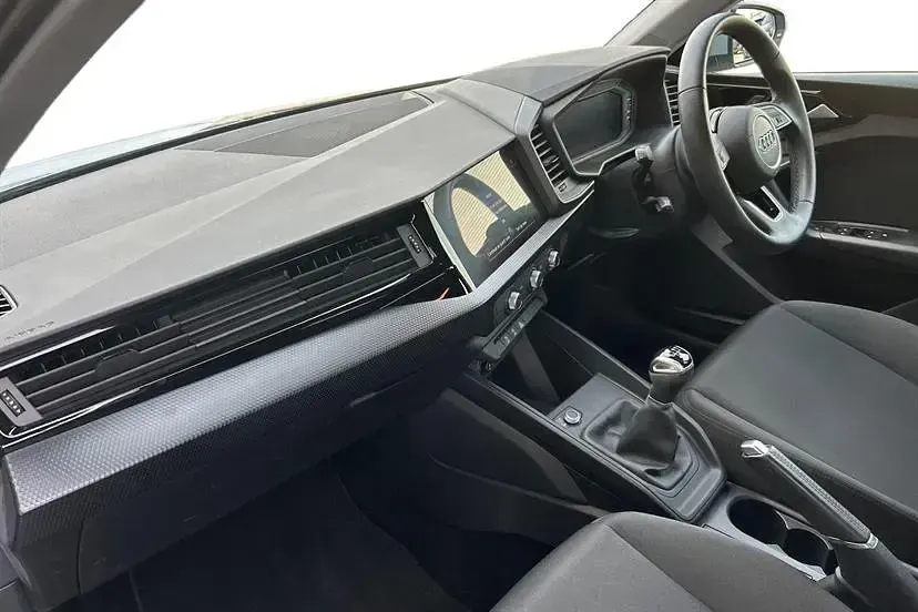 Käytetty Audi A1 Design 95 HP (69 kW) 2023 Harmaa Katumaasturi