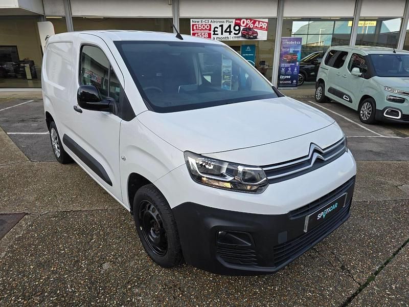 Used Citroën Berlingo 99 HP (72 kW) 2022 White MPV