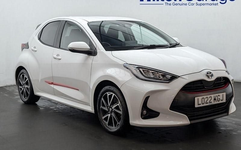 Used 2025 Toyota Yaris Hybrid Design Hatchback | £16,450 (Super price) - Image 1/4