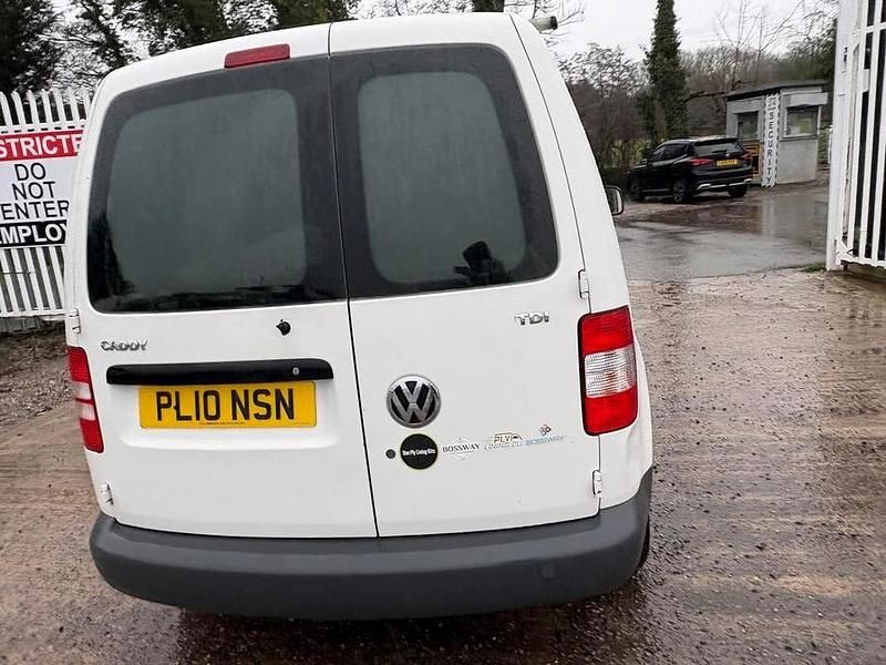 Usado VW Caddy 104 HP (76 kW) 2010 Branco Monovolume
