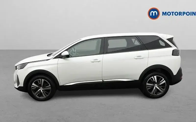Usado Peugeot 5008 Allure 131 HP (96 kW) 2022 SUV