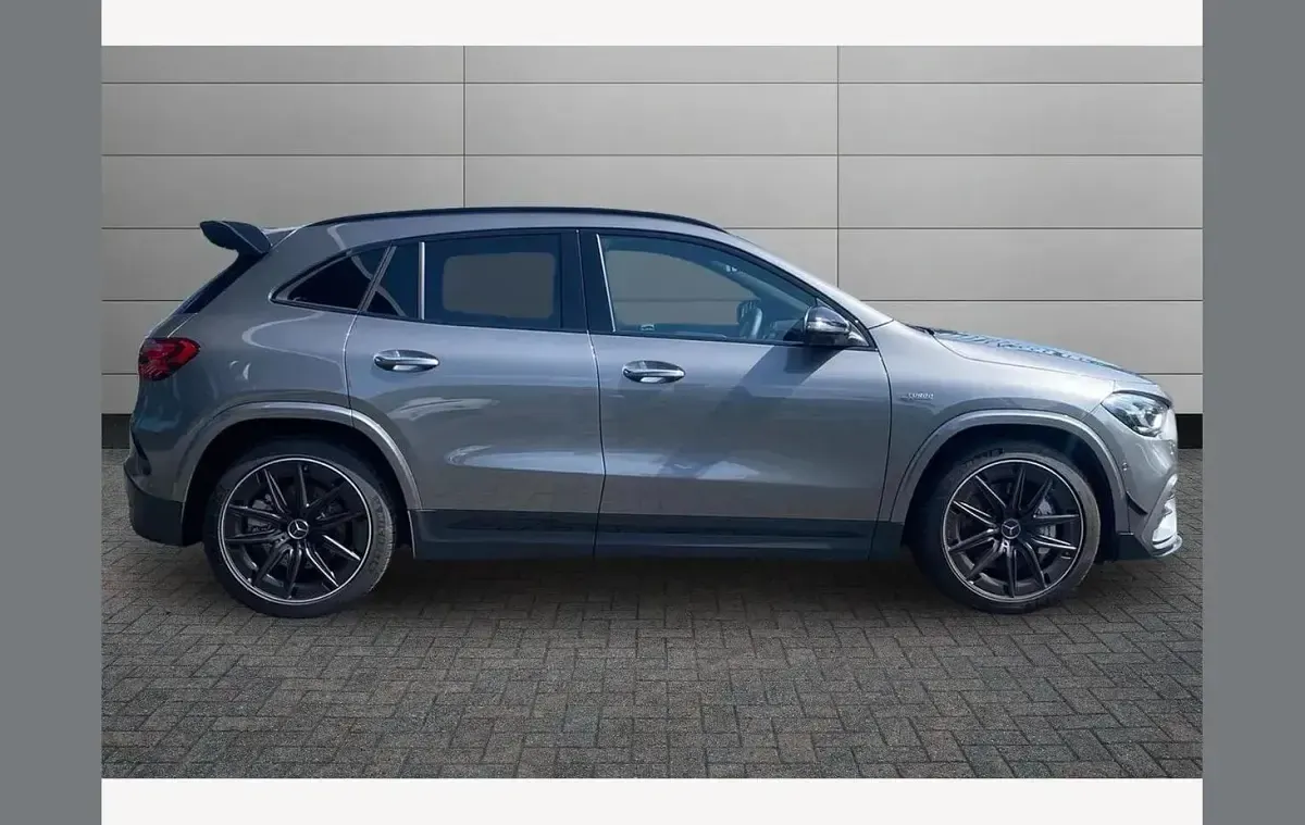 Usado Mercedes GLA35 AMG Premium Plus 301 HP (221 kW) 2025 Cinzento SUV