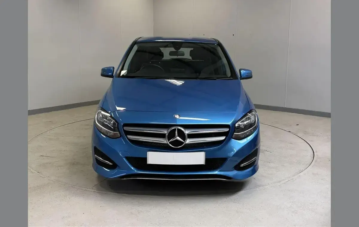 Used Mercedes B180 SE 107 HP (78 kW) 2017 Blue MPV