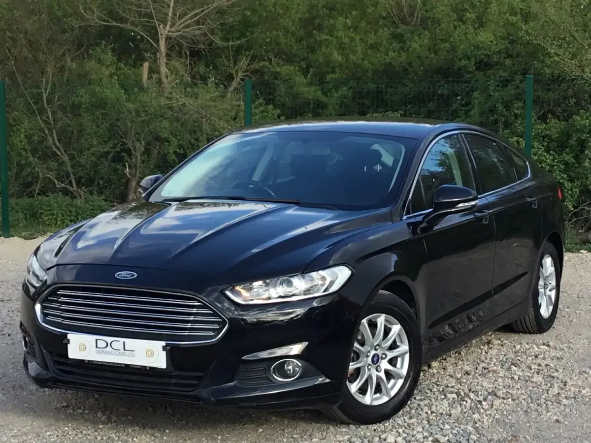 Used Ford Mondeo Zetec 115 HP (84 kW) 2015 Black Hatchback