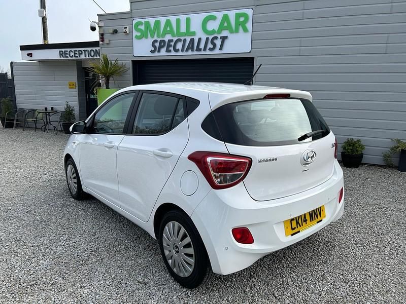 Used Hyundai i10 SE 66 HP (48 kW) 2014 White Hatchback