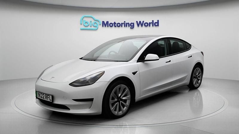 Used Tesla Model 3 Standard Range Plus 239 kW (325 HP) 2021 White Sedan