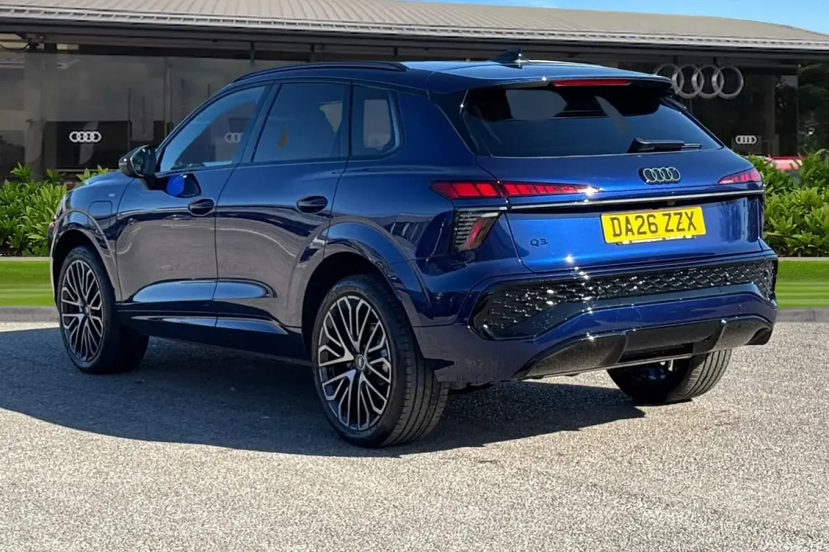 Używany Audi Q3 Advanced 272 KM (200 kW) 2026 Niebieski SUV