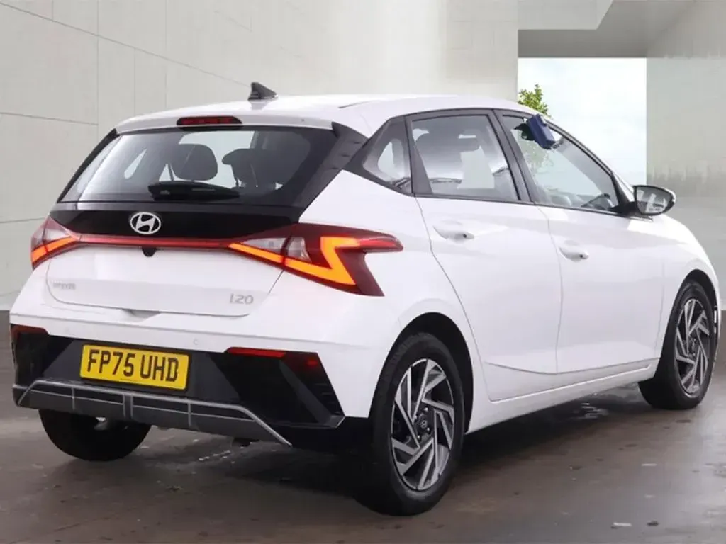 Used Hyundai i20 Advanced 2025 White Hatchback