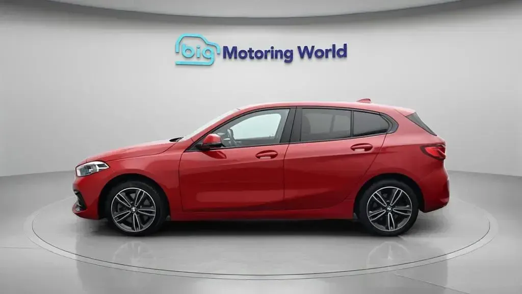 Used BMW 120 Sport Line 190 HP (139 kW) 2021 Red Hatchback