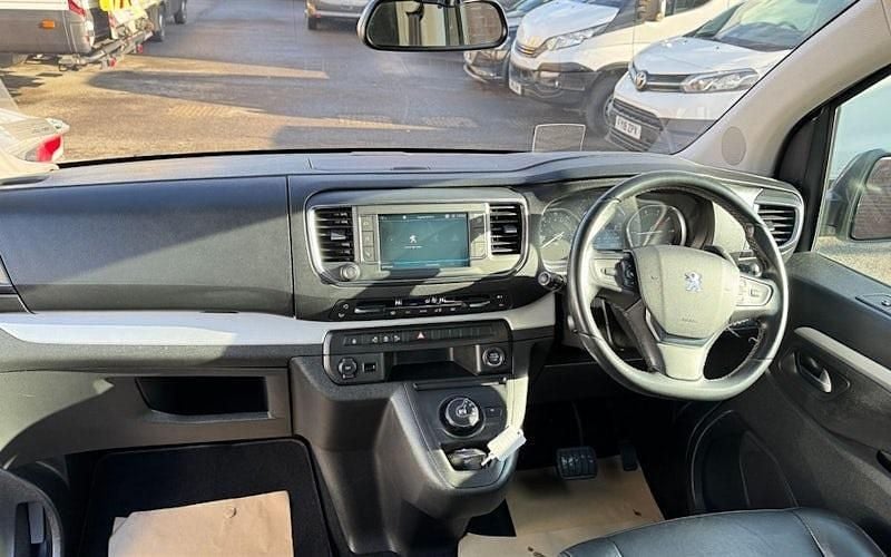 Used Peugeot Traveller Allure 177 HP (130 kW) 2022 MPV