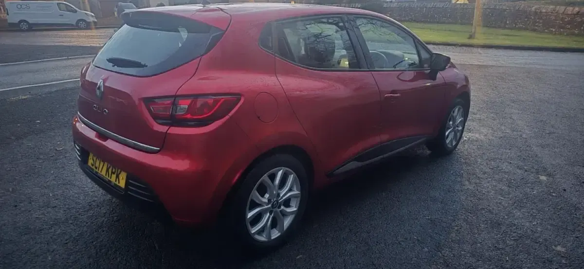 Used Renault Clio Dynamique 75 HP (55 kW) 2017 Red Hatchback