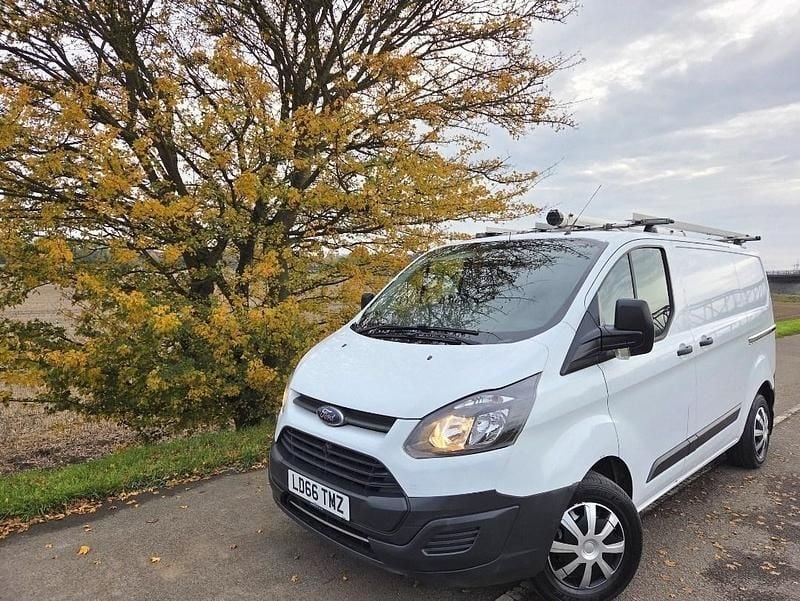 White Used 2016 Ford Transit Custom | £6,995 (Good price) - Image 1/4