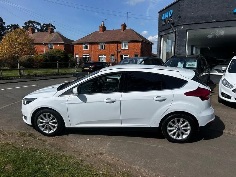 Used Ford Focus Titanium 125 HP (91 kW) 2017 White Hatchback