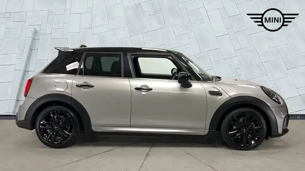 Used Mini Cooper Hatch 134 HP (98 kW) 2024 Silver Hatchback