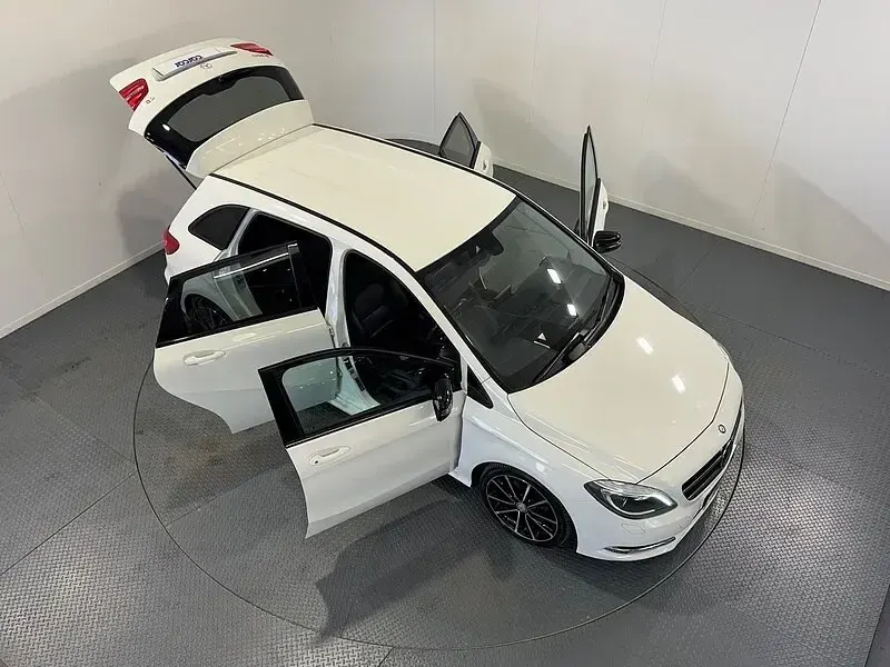 Used Mercedes B200 2013 White Hatchback