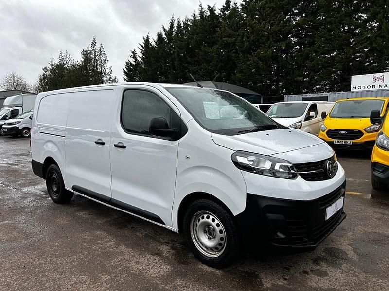 Used Vauxhall Vivaro S 100 HP (73 kW) 2023 White MPV