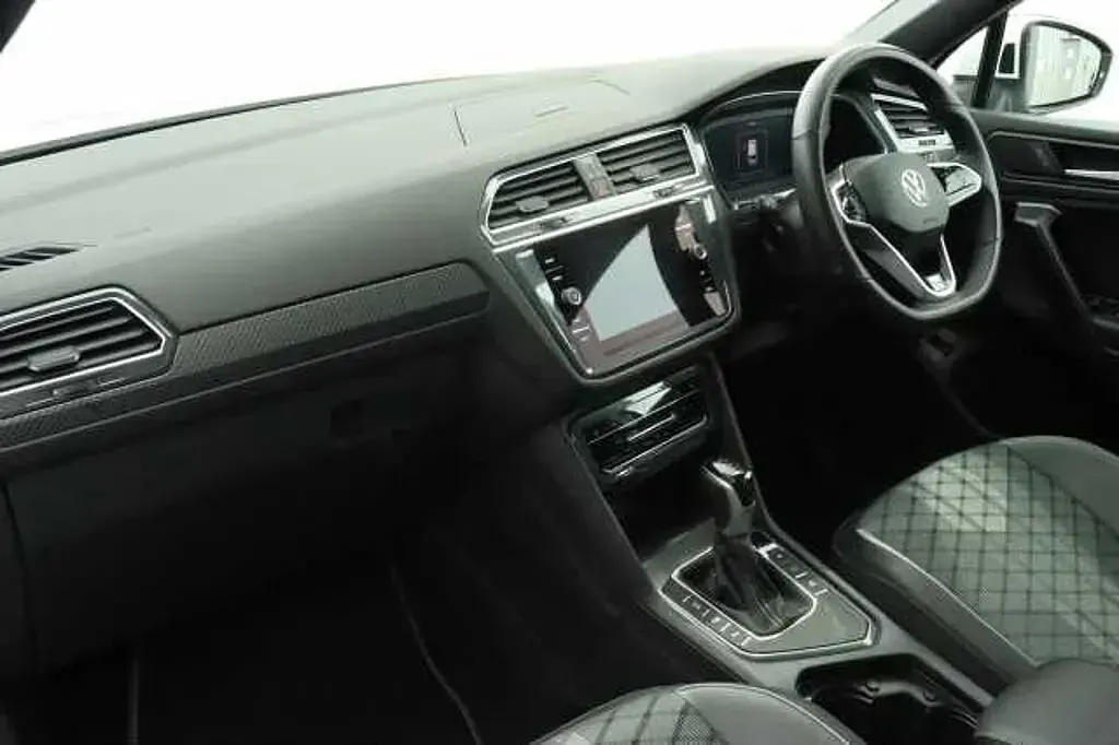 Used VW Tiguan Allspace R-line 150 HP (110 kW) 2023 White SUV