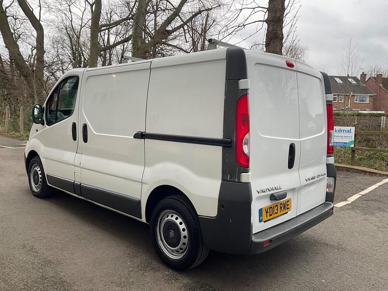 Used Vauxhall Vivaro 115 HP (84 kW) 2013 White MPV
